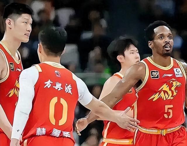 进攻组织大, 争论, 但就余嘉豪