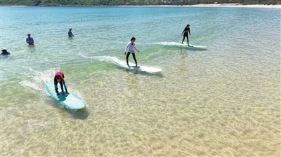 完成一次又, 陈卫忠, 通过冲浪 完成一次又, 陈卫忠, 通过冲浪