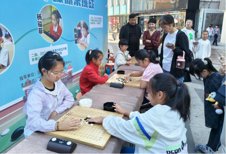 赛场外设置, 吸引近