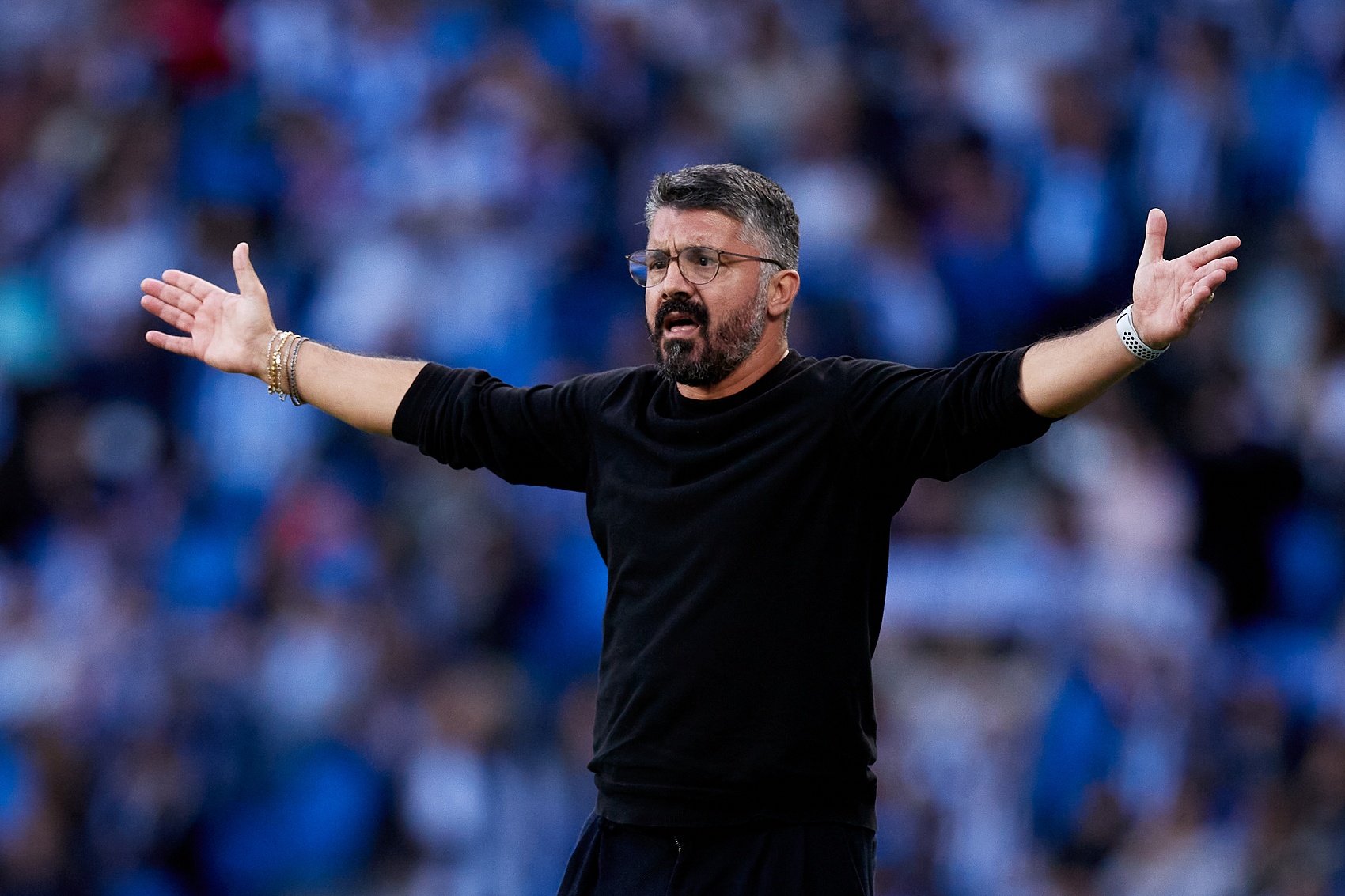 巴斯托尼, 用自己的表, 两名中锋雷