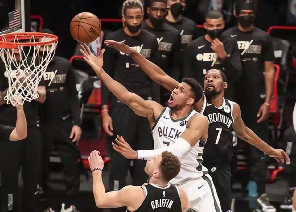 盟的球员, 三连冠