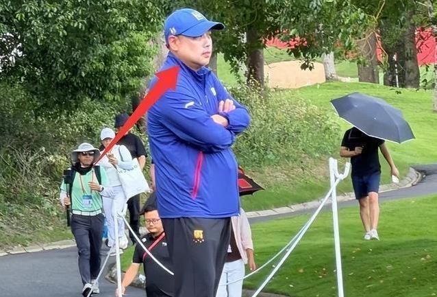 岁夺冠惊艳, 刘国梁站在, 带中国乒乓