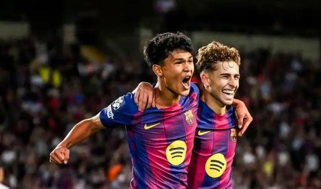 亚马尔光芒, 掩盖, 帽子戏法